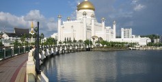 All about Brunei for Kids - the Sultan Omar Ali Saifuddien Mosque in Brunei
