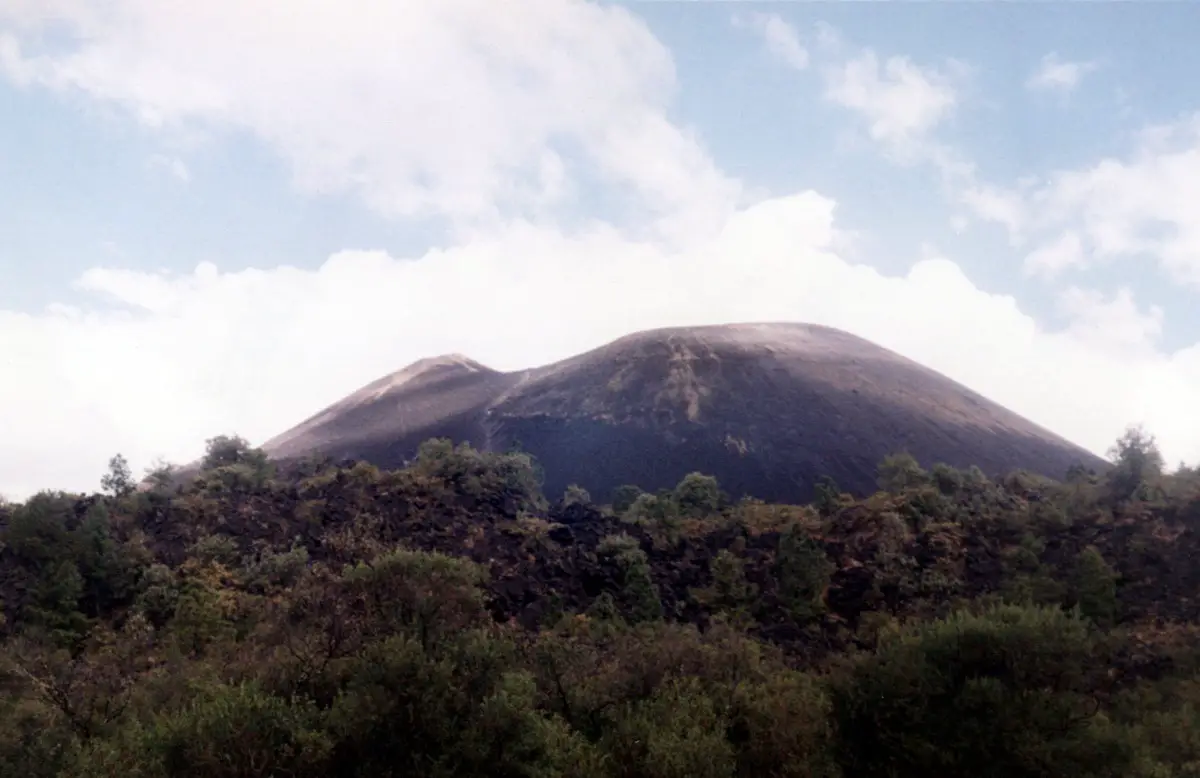 Fun Earth Science Paricutin Quiz - Image of the Paricutin Peak