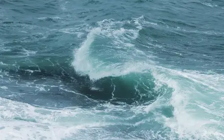 Currents and Waves Quiz - Image of a Surface Wave
